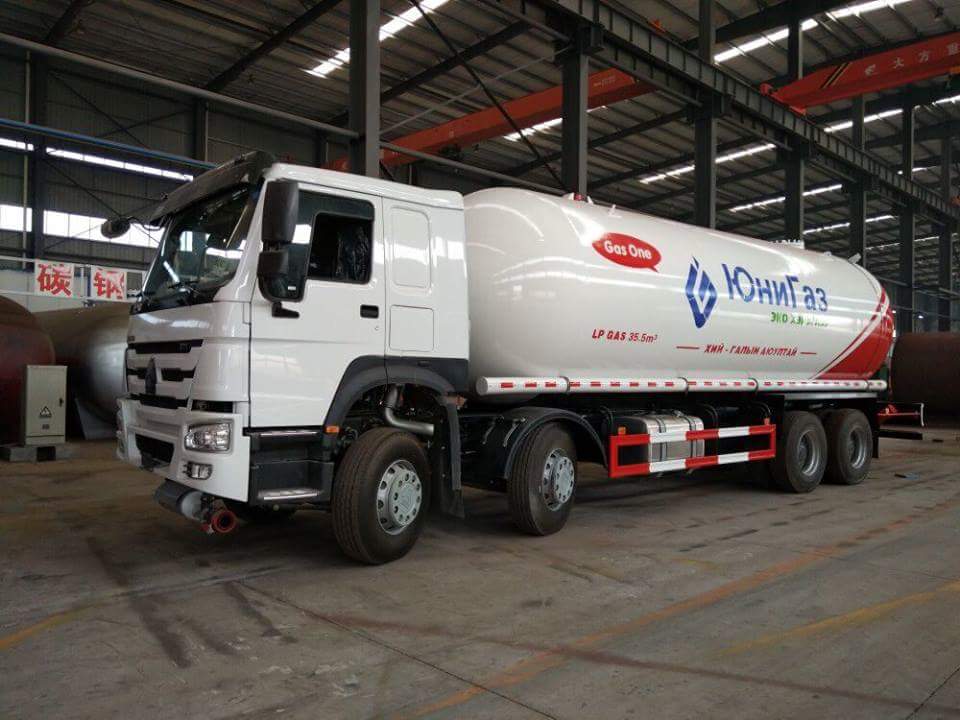 Camion GPL HOWO 8X4