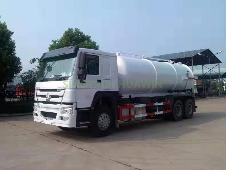 Camion-citerne d'aspiration des eaux usées sous vide Sinotruk Howo 6X4