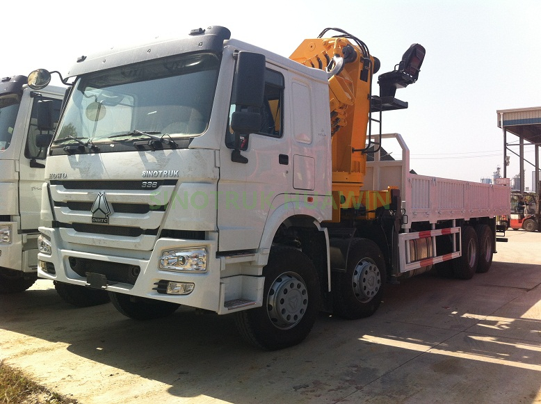 Camion-grue SINOTRUK HOWO 8x4 avec grue XCMG