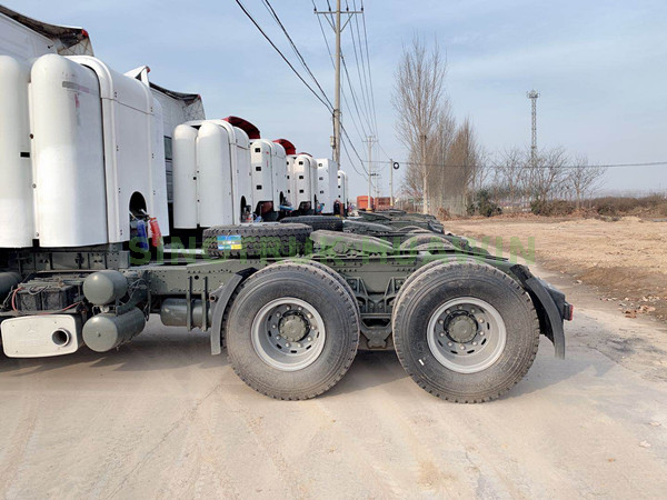 Camion tracteur SINOTRUK HOWO 6X4 420hp GNC