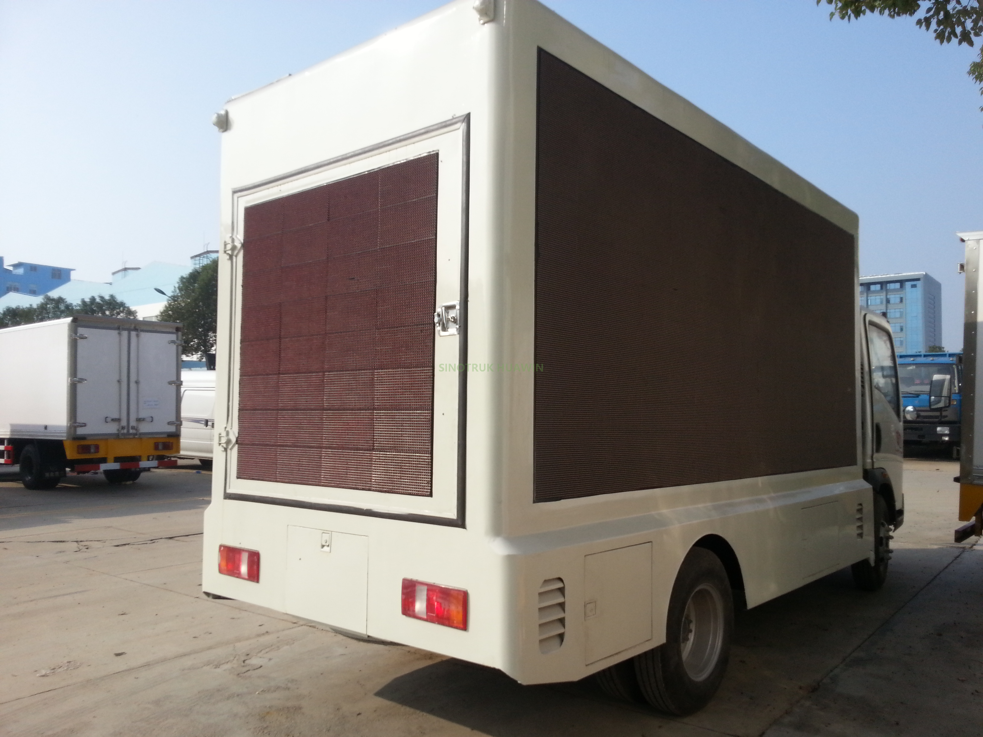 Camion d'affichage à LED publicitaire SINOTRUK 4x2